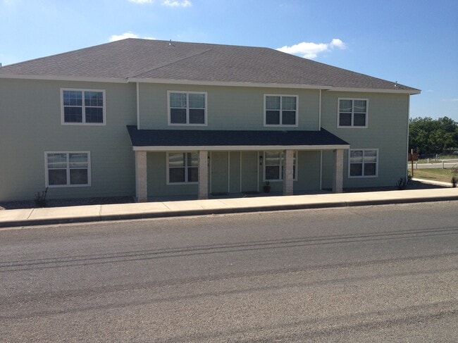 Building Photo - 2304 Sailing Way N