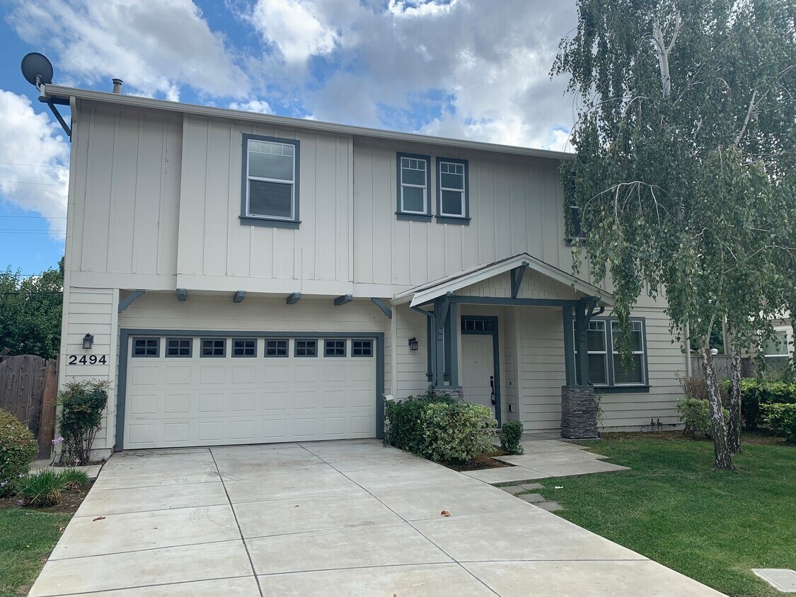 Primary Photo - **Move -In Special - $1,200 off 2nd months...