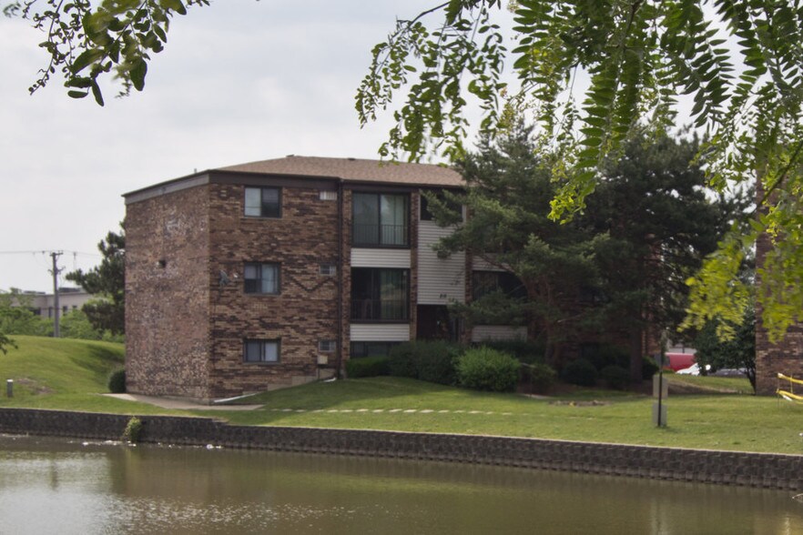 The Flats at Gladstone Rentals Glendale Heights, IL