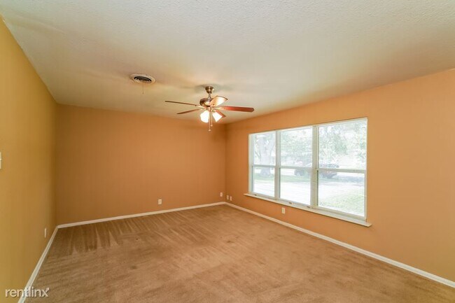 Foto del edificio - 3 br, 2 bath House - 526 Radiance Ave