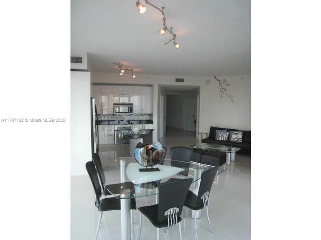 Foto del edificio - 60 SW 13th St