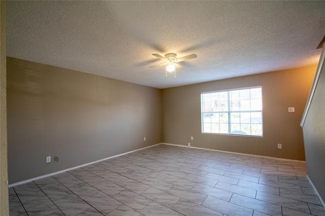 Foto del edificio - 2703 Clayton Oaks Dr