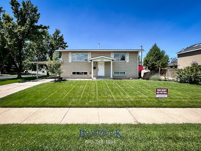 Foto del edificio - Spacious 4-Bed Home with In-Law