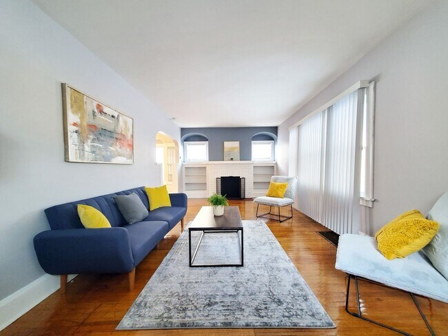 Foto del edificio - 5 Bed - 2 Full Bath Cape Cod for Rent!