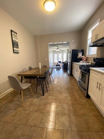 Foto del edificio - 1708 N Troy St