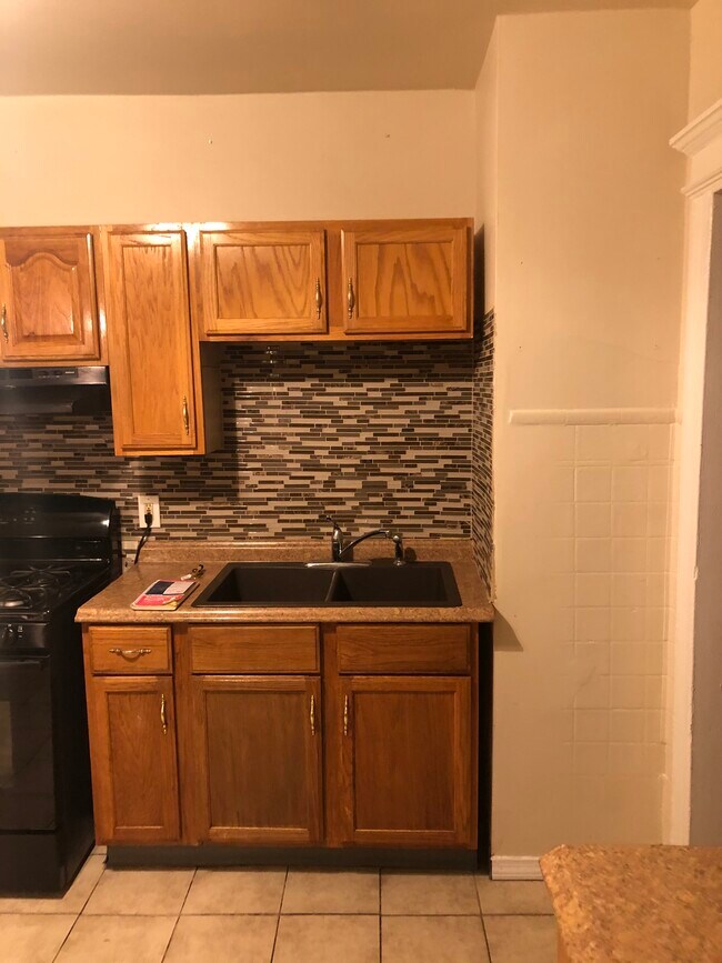 Kitchen - 760 Connecticut Ave