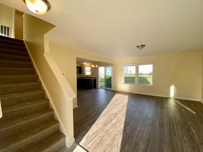 Foto del edificio - Beautiful 4-Bedroom Home in Desirable Wind...