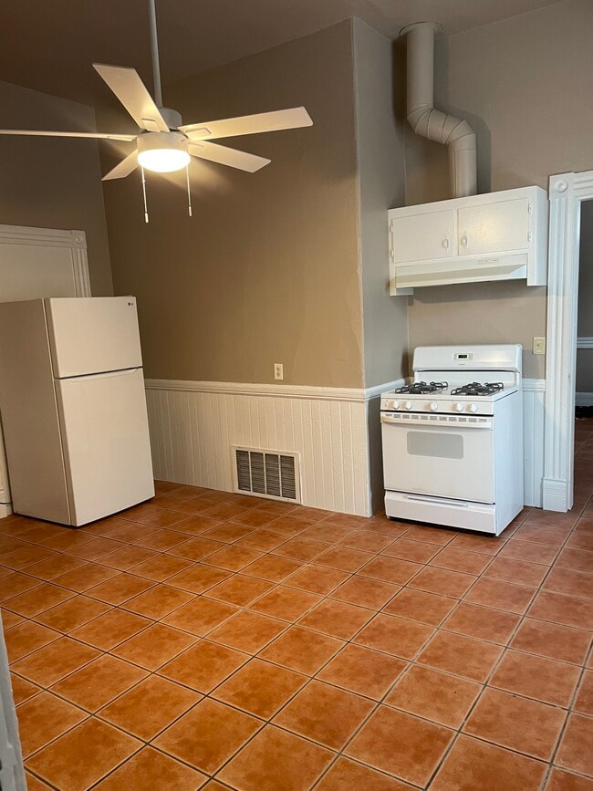 Building Photo - 313 1/2 20th St