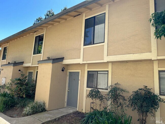 Building Photo - 2161 Northwood Cir