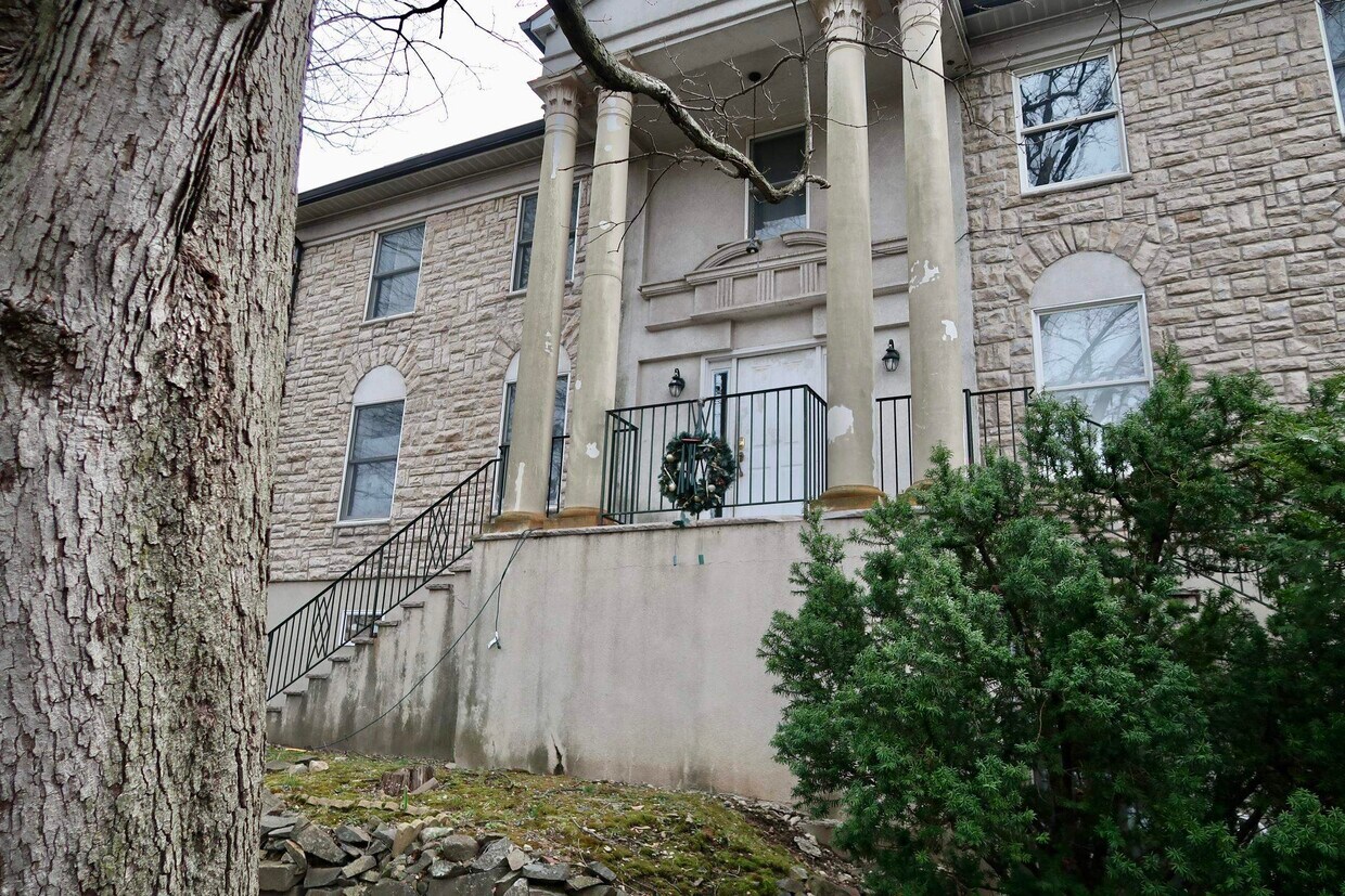 360 Rd, Cliffside Park, NJ 07010 Room for Rent in Cliffside