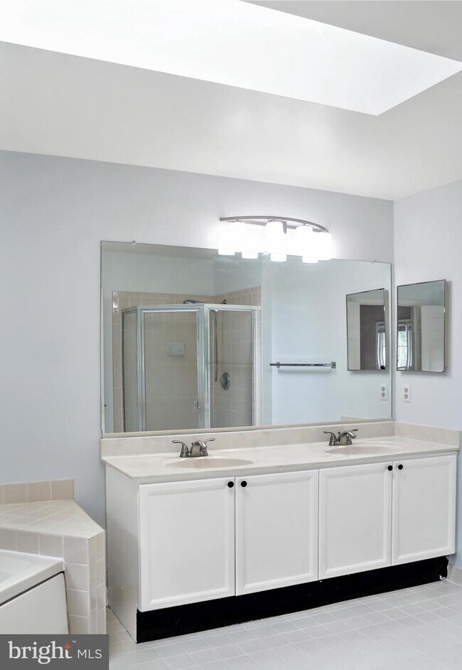 Building Photo - 7204 Burton Hill Ct