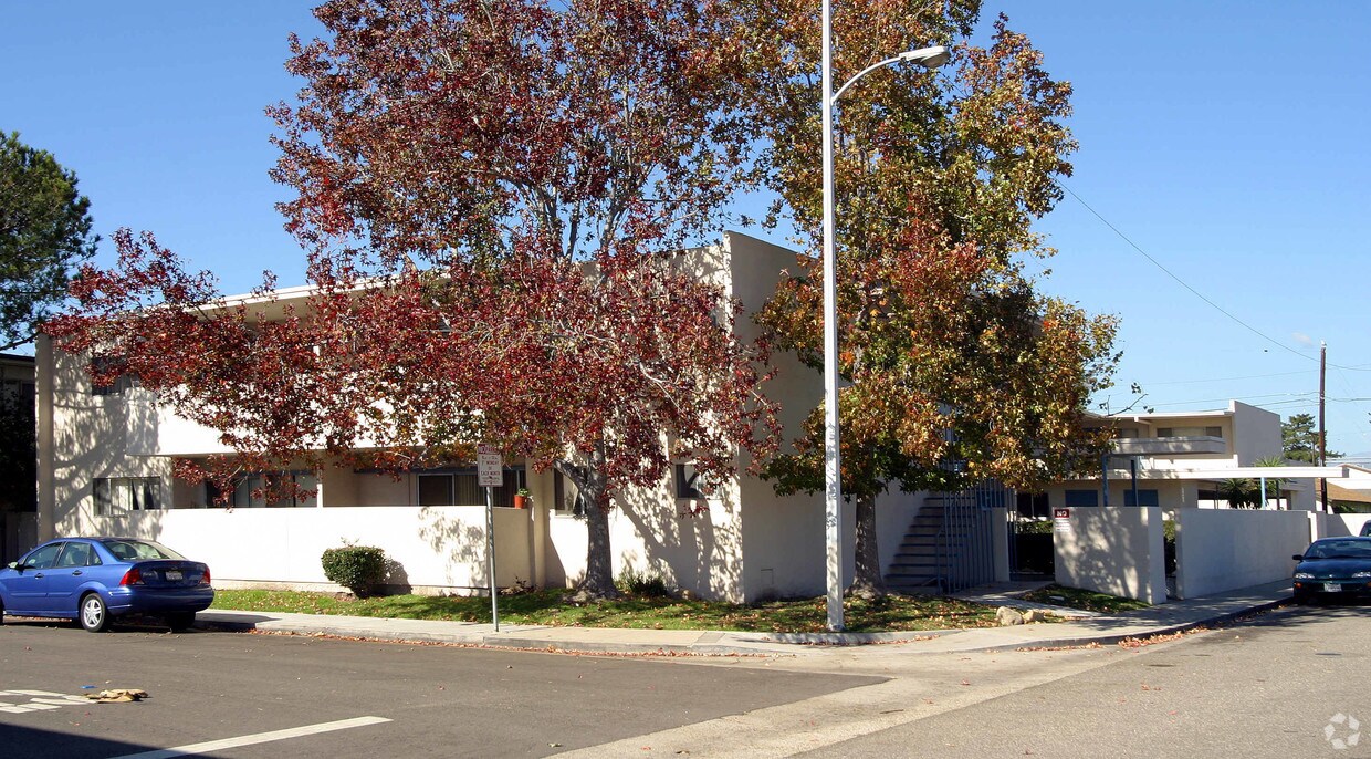 Building Photo - 1301 Edgewood Way
