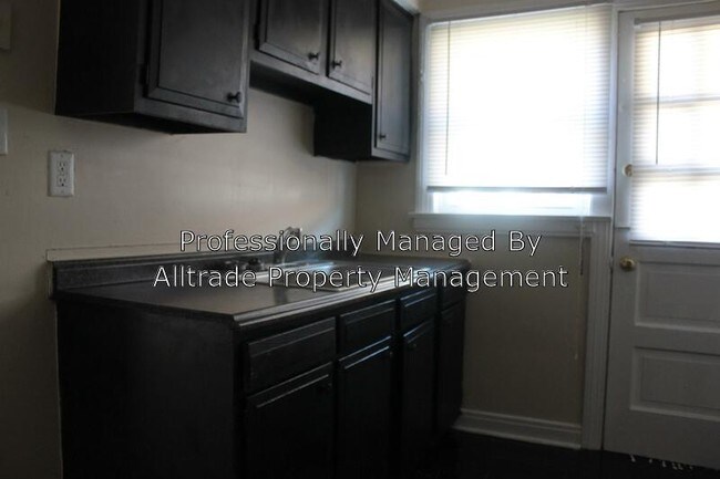 Foto del edificio - 647 1/2 S 44th St