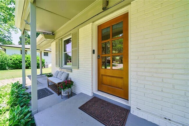 Building Photo - 3218 Highland Dr SE