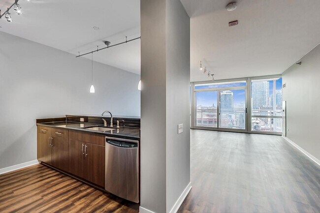 Building Photo - 757 N Orleans St