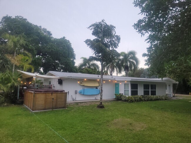 Foto del edificio - 1703 Center Rd
