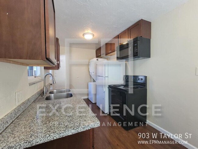 Building Photo - 903 W Taylor St