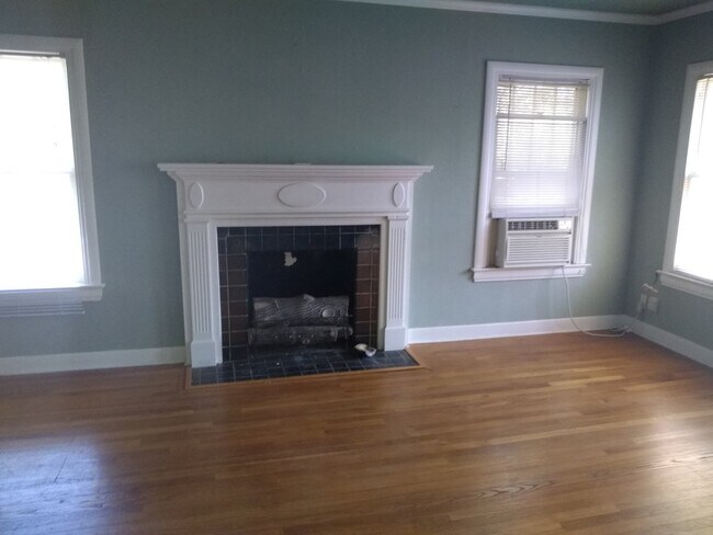 Building Photo - Fully Furnished 2-bed, 1-bath home