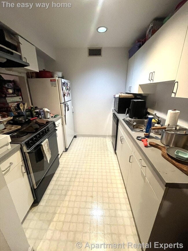 Building Photo - 17 Bow St