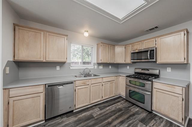 Building Photo - 1214 Hardisty Dr