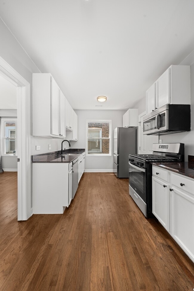 Building Photo - 4604 N Monticello Ave