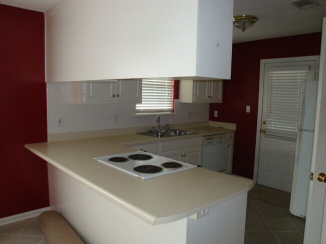 Building Photo - 3BD/2B Home Close to Moody
