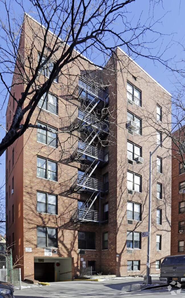 4125 Casa St - 41-25 Case Street