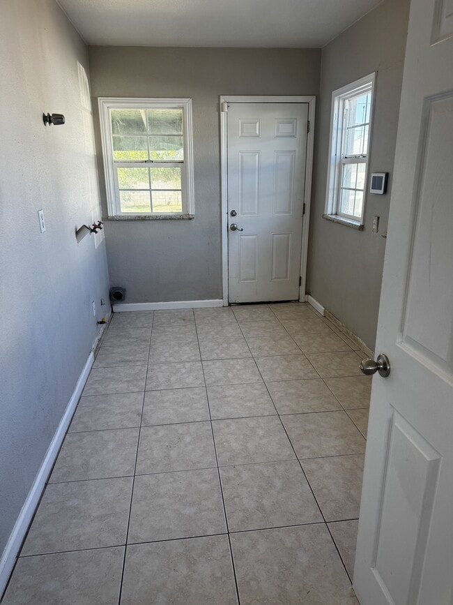 Building Photo - 1701 Belmont St