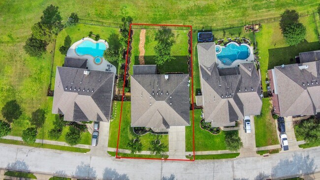 Foto del edificio - 14311 Lakepointe Bend Ln