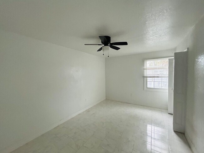 Foto del edificio - 2751 L B McLeod Rd