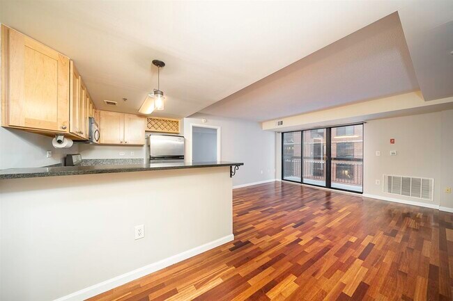 Building Photo - 700 1st St