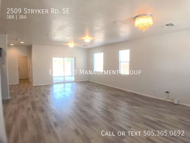 Building Photo - Amazing 3 Bedroom in Mesa del Sol! Lots of...