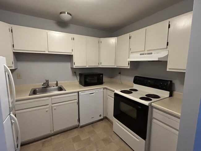 Building Photo - 58 Branch Turnpike