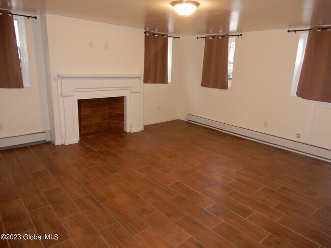 Building Photo - 1649 5th Ave