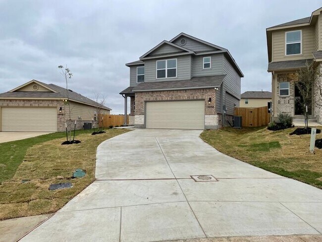 Building Photo - Prize-Winning Special! | $500 Move-In Credit on a 4-Bed, 2.5-Bath Home in Saint Hedwig
