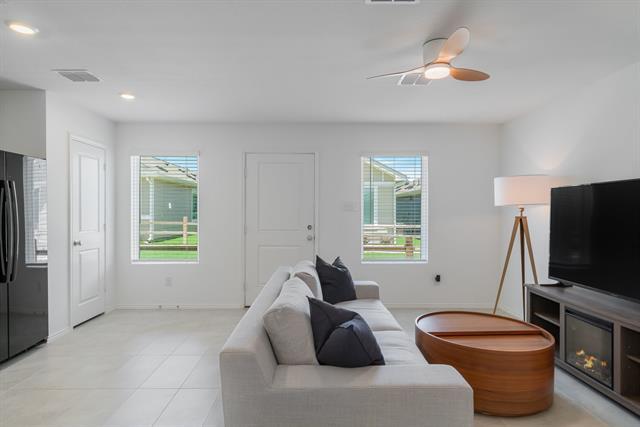 Foto del edificio - 8746 Texas Risinger Dr