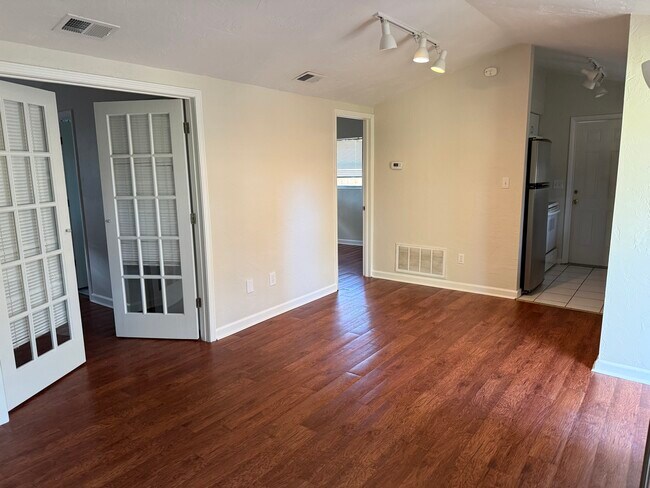 Building Photo - 415 2nd Ave