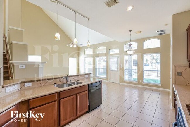 Foto del edificio - 15910 Flowercroft Ct