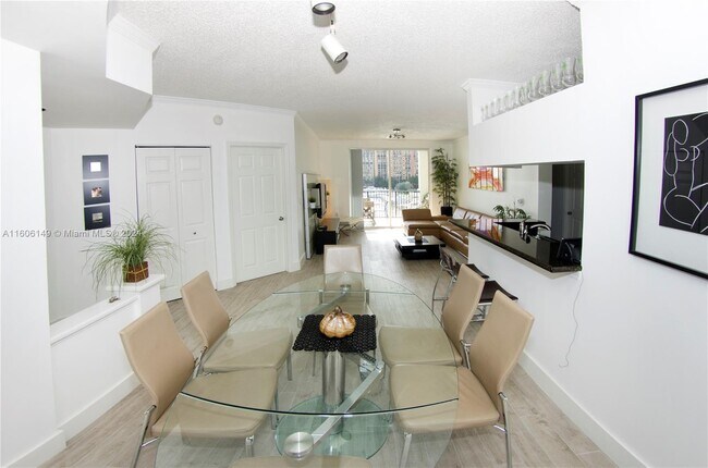Foto del edificio - 17150 N Bay Rd