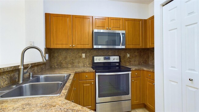 Foto del edificio - 8842 S Isles Cir