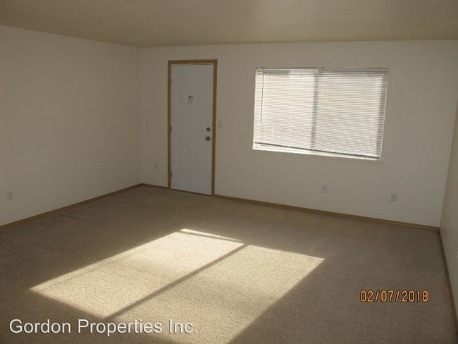 Building Photo - 3411 SE 85th Ave