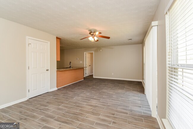 Foto del edificio - 4287 Sanders Rd