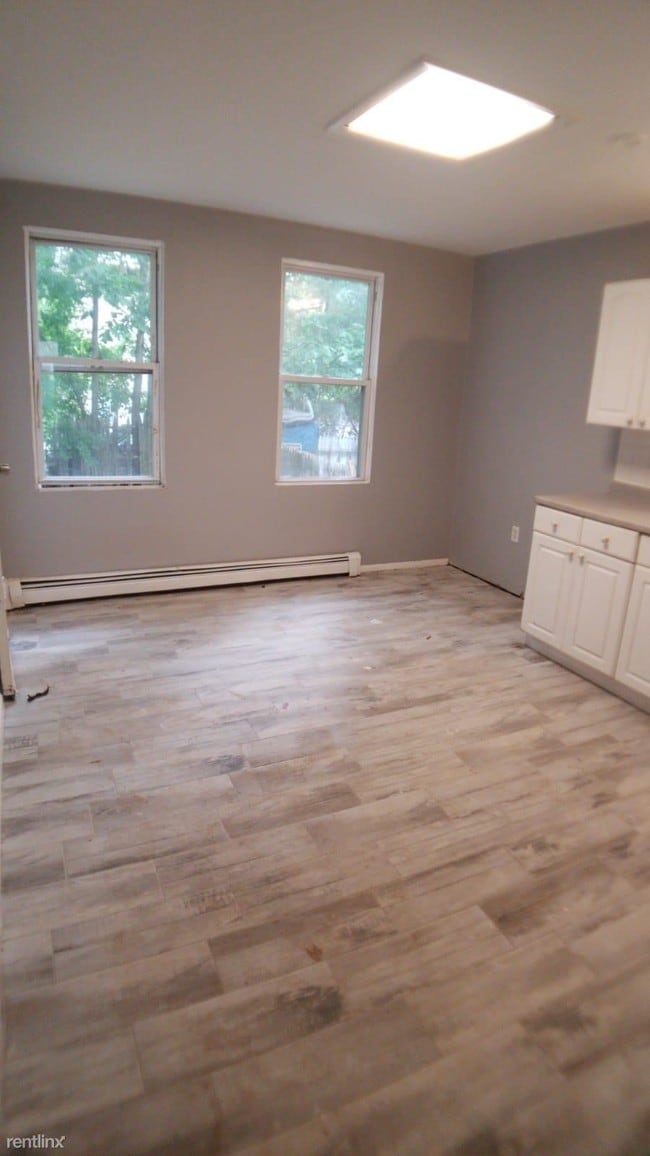 Building Photo - 3 br, 1 bath  - 88 Columbia Ave