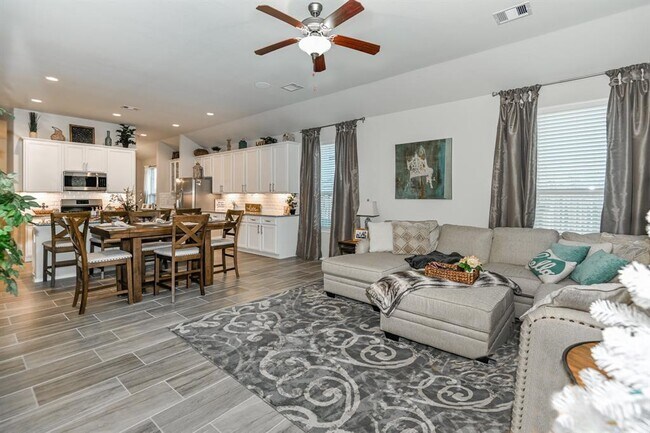 Foto del edificio - 4731 Creekside Hvn Trl