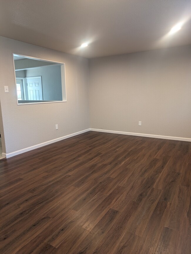 Sala de estar - 7515 Otis Street