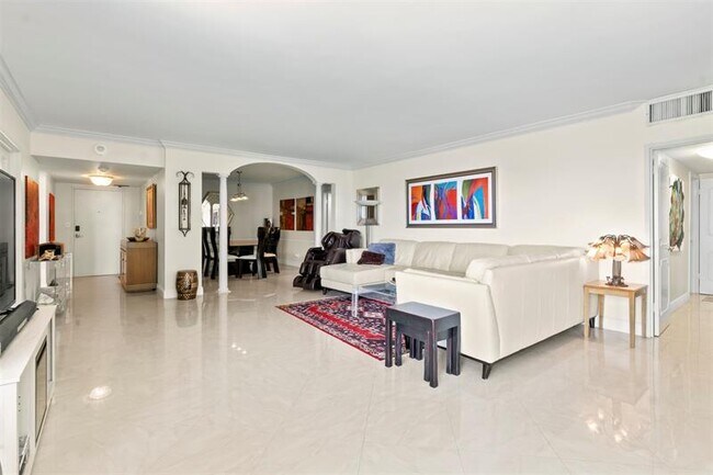 Building Photo - 111 N Pompano Beach Blvd