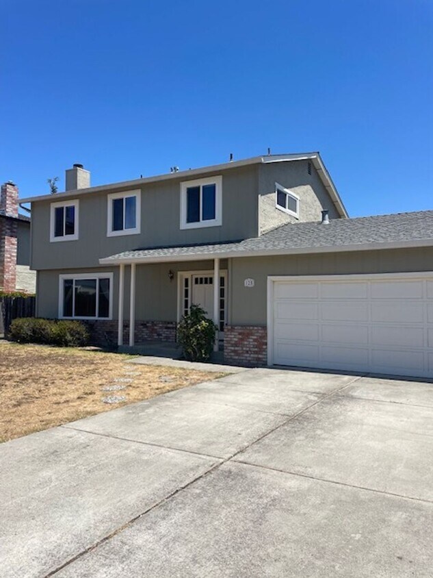 Primary Photo - Four bedroom two and half bath on the uppe...