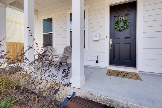 Building Photo - 615 E 33rd St