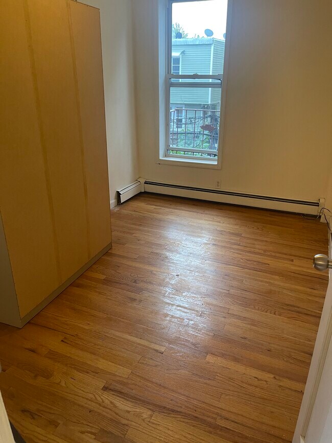 Building Photo - 540 50th St