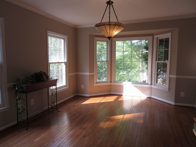 Building Photo - 10 Fieldstone Ct